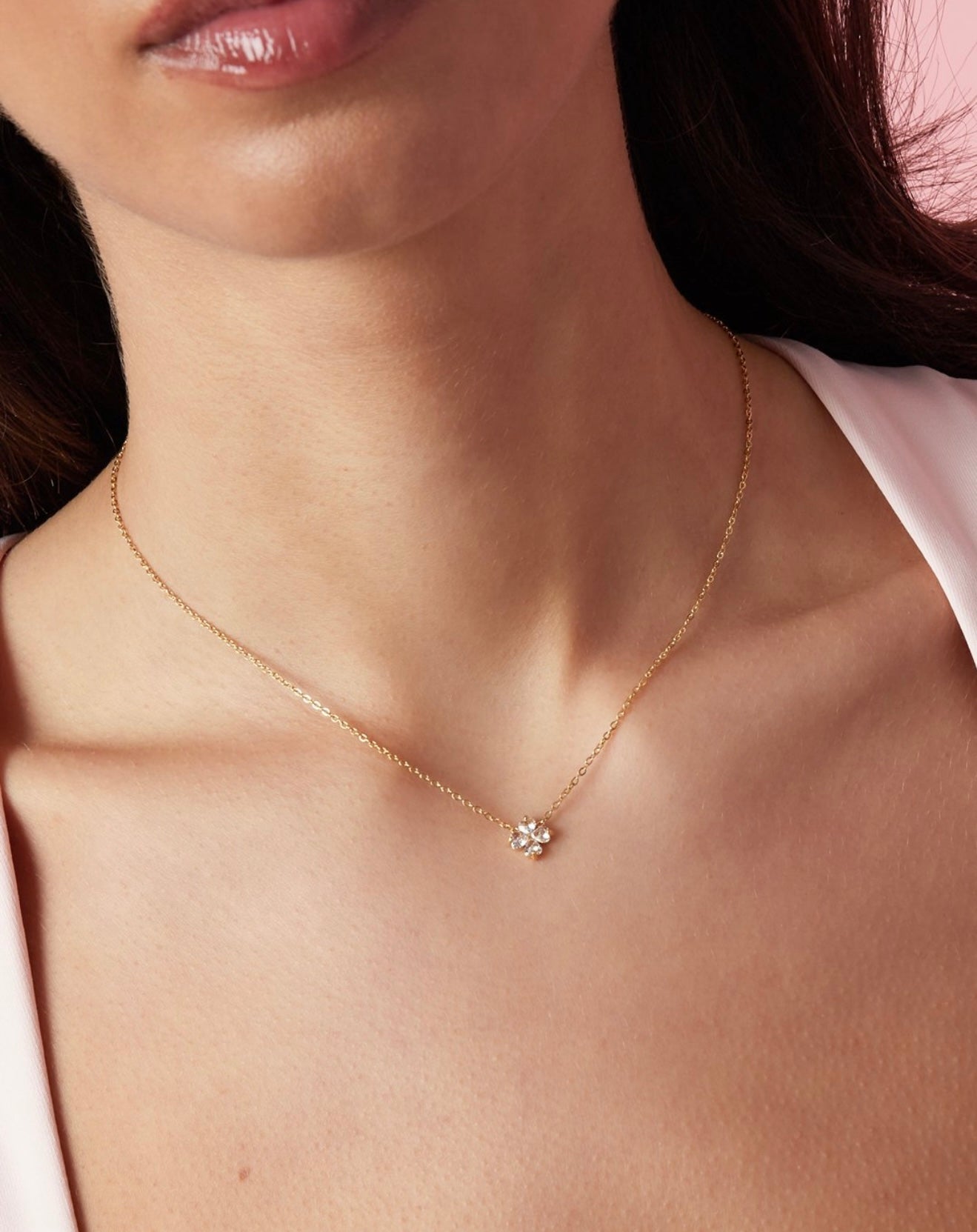 Feine Kette mit Steinchen